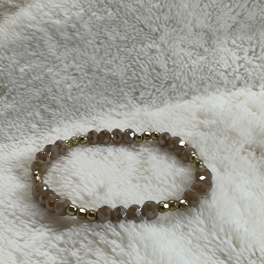 Beaded Bracelets Pretty Pink & Peachy Gold Mauve Set of 4 with Cross Charm NWOT - Picture 11 of 16